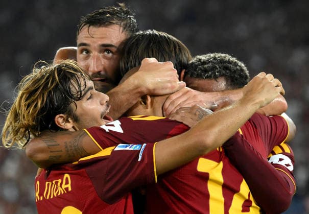 Sport Bilder des Tages August 24, 2026, Roma: AS Roma s Donyell Malen celebrates with his teammates after scoring the 1-0 goal during the Italian Serie A soccer match AS Roma vs ACF Fiorentina at Olimpico stadium in Rome, Italy, 24 August 2026. ANSA ALESSANDRO DI MEO Serie A - Roma Vs Fiorentina  - ZUMAa110 20260824_zaf_a110_047 Copyright: xAlessandroxDixMeox