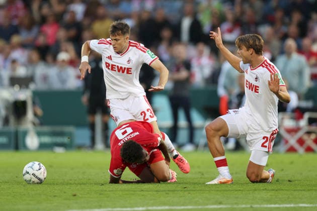 24.08.2026, Herren, Fussball, Saison 2026 2027, DFB-Pokal, 1. Runde: FC Wuerzburger Kickers - 1. FC Koeln Paul Okon-Engstler ( 23, 1. FC Köln), Jermain Nischalke ( 9, FC Würzburger Kickers), Joel Schmied ( 2, 1. FC Köln), DFL DFB REGULATES PROHIBIT ANY USE OF PHOTOGRAPHS AS IMAGE SEQUENCES AND OR QUASI-VIDEO Wuerzburg FLYERALARM Arena Bayern Deutschland *** August 24, 2026, Men s Soccer, 2026–2027 Season, DFB Cup, 1st Round: FC Würzburger Kickers 1 – 1 FC Köln; Paul Okon (Engstler) 23, 1 FC Köln, Jermain Nischalke 9, FC Würzburger Kickers, Joel Schmied 2, 1 FC Köln, DFL and DFB regulations prohibit any use of photographs as image sequences and or quasi-video. Würzburg FLYERALARM Arena, Bavaria, Germany