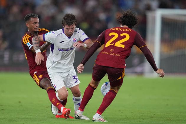 Roma™s Wesley Fiorentina s Franco Mastantuono Roma™s Mario Hermoso during the Serie A EniLive soccer match between Roma and Fiorentina at the Rome s Olympic stadium, Italy - Monday August 24, 2026 - Soccer ( Photo by Alfredo Falcone LaPresse )  Copyright: xAlfredoxFalcone LaPressex