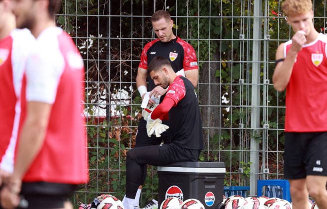 24.08.26 VfB Stuttgart Training Deutschland, Stuttgart, 24.08.2026, Fussball, Bundesliga, Saison 2026 2027, VfB Stuttgart Training: v.l. Fabian Bredlow, Marius Funk. *** August 24, 2026 VfB Stuttgart Training Germany, Stuttgart, August 24, 2026, Soccer, Bundesliga, 2026–2027 Season, VfB Stuttgart Training (from left: Fabian Bredlow, Marius Funk)