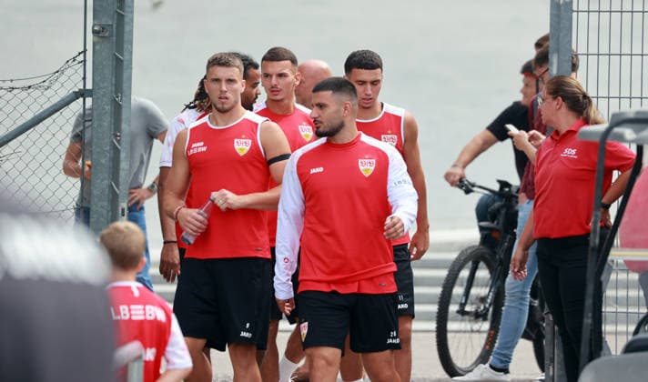 24.08.26 VfB Stuttgart Training Deutschland, Stuttgart, 24.08.2026, Fussball, Bundesliga, Saison 2026 2027, VfB Stuttgart Training: v.l. Ermedin Demirovic, Deniz Undav. *** August 24, 2026 VfB Stuttgart Training Germany, Stuttgart, August 24, 2026, Soccer, Bundesliga, 2026–2027 Season, VfB Stuttgart Training (from left): Ermedin Demirovic, Deniz Undav