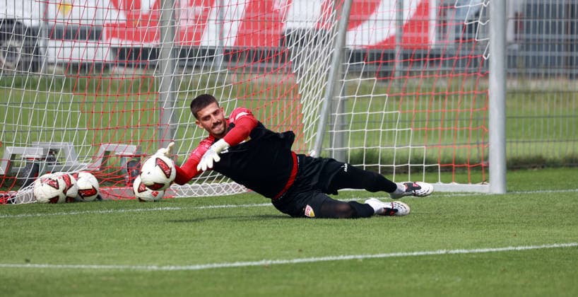 24.08.26 VfB Stuttgart Training Deutschland, Stuttgart, 24.08.2026, Fussball, Bundesliga, Saison 2026 2027, VfB Stuttgart Training: Fabian Bredlow. *** August 24, 2026 VfB Stuttgart Practice Germany, Stuttgart, August 24, 2026, Soccer, Bundesliga, 2026–2027 Season, VfB Stuttgart Practice Fabian Bredlow