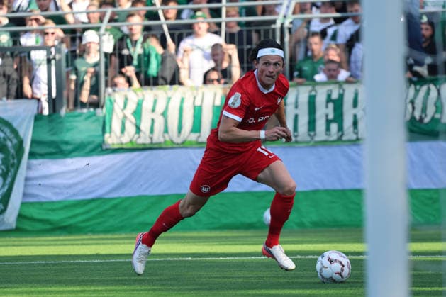 BERLIN, GERMANY - AUGUST 24: Fabian Reese (Wolfsburg, 11) controls the ball, during the DFB Cup DFB Pokal match (Round 1) between DFB-Pokal: VSG Altglienicke - VfL Wolfsburg at Stadion auf dem Wurfplatz (Amateurstadion im Olympiapark) on August 24, 2026 in Berlin, Germany. DFL REGULATIONS PROHIBIT ANY USE OF PHOTOGRAPHS AS IMAGE SEQUENCES AND OR QUASI-VIDEO. Berlin Germany Copyright: xO.Frankex