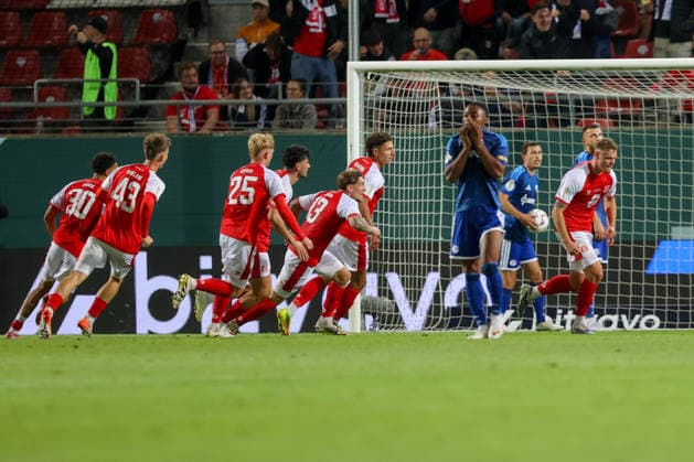 24.08.2026, xtgx, Fussball - DFB Pokal 1.Runde Hallescher FC - FC Schalke 04 emspor, v.l. Halle Jubel, Torjubel, jubelt ueber das Tor, celebrate the goal, celebration (DFL DFB REGULATIONS PROHIBIT ANY USE OF PHOTOGRAPHS as IMAGE SEQUENCES and or QUASI-VIDEO) Halle (Saale) *** August 24, 2026, xtgx, Soccer DFB Cup 1st Round Hallescher FC vs. FC Schalke 04 emspor, from left: Halle celebration, Goal celebration, cheering over the goal, celebrate the goal, celebration DFL DFB REGULATIONS PROHIBIT ANY USE OF PHOTOGRAPHS as IMAGE SEQUENCES and or QUASI-VIDEO Halle Saale