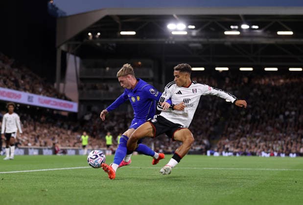 Fulham v Chelsea 24 August 2026, London - Premier League Football - Fulham v Chelsea - Cole Palmer of Chelsea and Josh King of Fulham - Photo: Jacques Feeney Offside. London UK *** Fulham gegen Chelsea, 24. August 2026, London, Premier League, Fußball: Fulham gegen Chelsea – Cole Palmer von Chelsea und Josh King von Fulham. Foto: Jacques Feeney, Offside, London, Großbritannien  Copyright: xJacquesxFeeneyx xOffsidexOffside
