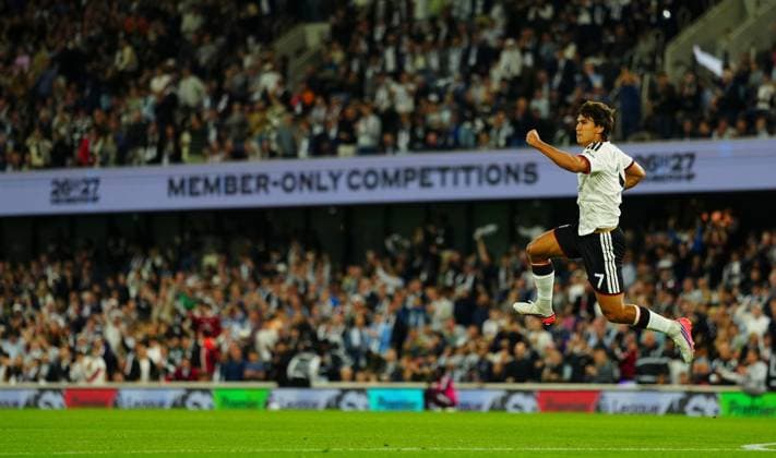 Gonzalo Garcia of Fulham celebrates scoring a goal after making it 2-3 Fulham v Chelsea, Premier League Football, Football, Craven Cottage, London, UK - 24 Aug 2026London Craven Cottage United Kingdom EDITORIAL USE ONLY No use with unauthorised audio, video, data, fixture lists, club league logos or live services. Online in-match use limited to 120 images, no video emulation. No use in betting, games or single club league player publications.  Copyright: xJavierxGarcia Shutterstockx 17114735aw