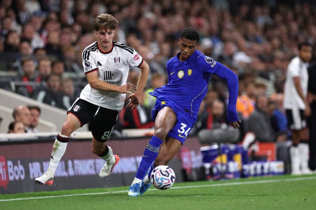London, England, 24th August 2026. Cesar Palacios of Fulham and Josh Acheampong of Chelsea challenge for the ball during the Fulham vs Chelsea Premier League match at Craven Cottage, London. Picture credit should read: David Klein Sportimage EDITORIAL USE ONLY. No use with unauthorised audio, video, data, fixture lists, club league logos or live services. Online in-match use limited to 120 images, no video emulation. No use in betting, games or single club league player publications. SPI_110_DK_Fulham_Chelsea SPI-4933-0110