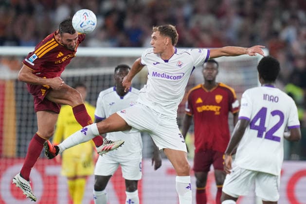 Roma™s Bryan Cristante Fiorentina s Mateo Pellegrino during the Serie A EniLive soccer match between Roma and Fiorentina at the Rome s Olympic stadium, Italy - Monday August 24, 2026 - Soccer ( Photo by Alfredo Falcone LaPresse )  Copyright: xAlfredoxFalcone LaPressex