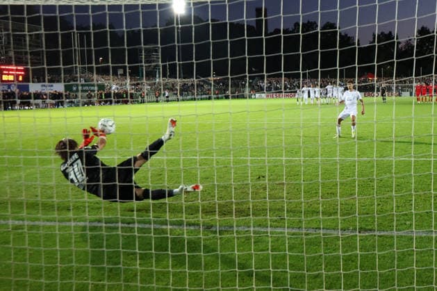 BERLIN, GERMANY - AUGUST 24: Mehmet Ibrahimi (VSG Altglienicke, 39) Ibrahimis Schuss is too lash and Torwart Goal Keeper Jakub Zielinski (Wolfsburg, 30) parries the half-height shot, during the DFB Cup DFB Pokal match (Round 1) between DFB-Pokal: VSG Altglienicke - VfL Wolfsburg at Stadion auf dem Wurfplatz (Amateurstadion im Olympiapark) on August 24, 2026 in Berlin, Germany. DFL REGULATIONS PROHIBIT ANY USE OF PHOTOGRAPHS AS IMAGE SEQUENCES AND OR QUASI-VIDEO. Berlin Germany Copyright: xO.Frankex