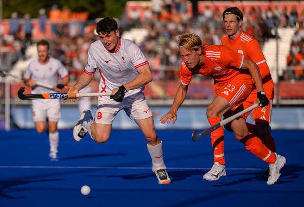 Hockey World Cup Day Ten Henry Croft of England battles for the ball with Joep de Mol of Netherlands during the match in Pool E of the 2026 FIH Hockey World Cup at Wagener Stadium, Amstelveen 24 08 2026 UK Newspapers OUT Copyright: xGraemexWilcocksonx FIL-23822-0072