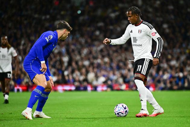 Fulham v Chelsea, Premier League Fulham forward Kevin(11) takes on Chelsea forward Pedro Neto (7) during the Premier League match between Fulham and Chelsea at Craven Cottage, London, UK on 24 August 2026. London Craven Cottage Greater London UK Editorial use only DataCo restrictions apply See www.football-dataco.com , Copyright: xDennisxGoodwinx PSI-24739-0065