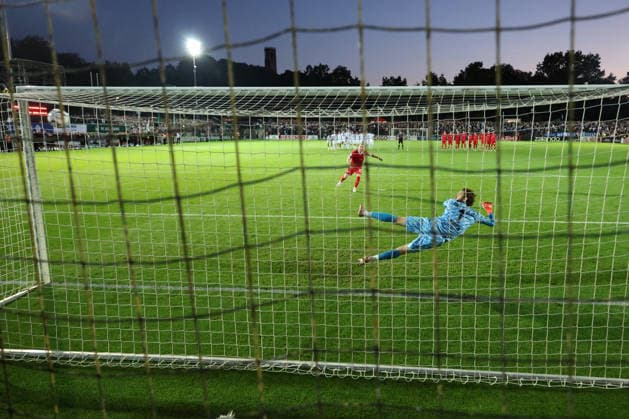 BERLIN, GERMANY - AUGUST 24: Maximilian Arnold (Wolfsburg, 27)scores by penalty against Torwart Goal Keeper Luis Zwick (VSG Altglienicke, 1) in the goal, during the DFB Cup DFB Pokal match (Round 1) between DFB-Pokal: VSG Altglienicke - VfL Wolfsburg at Stadion auf dem Wurfplatz (Amateurstadion im Olympiapark) on August 24, 2026 in Berlin, Germany. DFL REGULATIONS PROHIBIT ANY USE OF PHOTOGRAPHS AS IMAGE SEQUENCES AND OR QUASI-VIDEO. Berlin Germany Copyright: xO.Frankex
