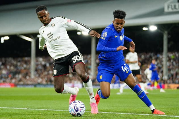 Fulham v Chelsea, Premier League Ryan Sessegnon of Fulham under pressure from EstÃªvao of Chelsea during the Fulham v Chelsea Premier League match at Craven Cottage, London, England on 24 August 2026 Credit: Dylan Hepworth Every Second Media Editorial use only. All images are copyright Every Second Media Limited. No images may be reproduced without prior permission. All rights reserved. Premier League and Football League images are subject to licensing agreements with Football DataCo Limited. see https: www.football-dataco.com Copyright: xIMAGO EveryxSecondxMediax ESM-2111-0090 DylanxHepworthx xEveryxSecondxMediax