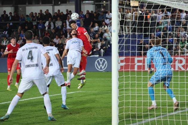 BERLIN, GERMANY - AUGUST 24: header, header duel between Ogulcan Tezel (VSG Altglienicke, 17) and Kento Shiogai (Wolfsburg, 7), during the DFB Cup DFB Pokal match (Round 1) between DFB-Pokal: VSG Altglienicke - VfL Wolfsburg at Stadion auf dem Wurfplatz (Amateurstadion im Olympiapark) on August 24, 2026 in Berlin, Germany. DFL REGULATIONS PROHIBIT ANY USE OF PHOTOGRAPHS AS IMAGE SEQUENCES AND OR QUASI-VIDEO. Berlin Germany Copyright: xO.Frankex
