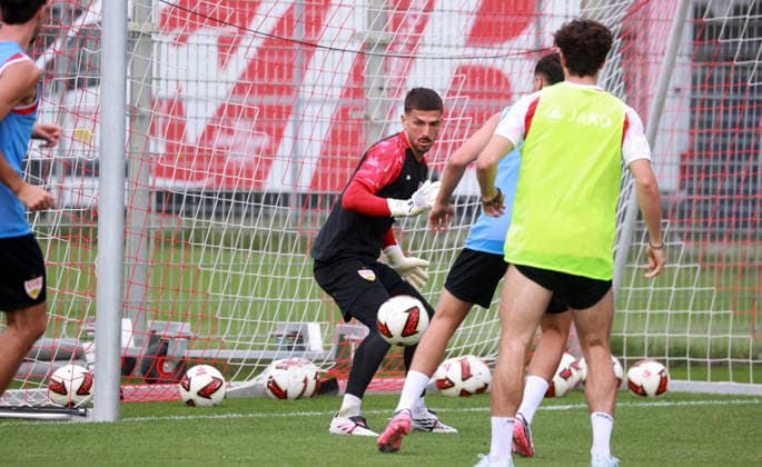 24.08.26 VfB Stuttgart Training Deutschland, Stuttgart, 24.08.2026, Fussball, Bundesliga, Saison 2026 2027, VfB Stuttgart Training: Fabian Bredlow. *** August 24, 2026 VfB Stuttgart Training Germany, Stuttgart, August 24, 2026, Soccer, Bundesliga, 2026–2027 Season, VfB Stuttgart Training Fabian Bredlow