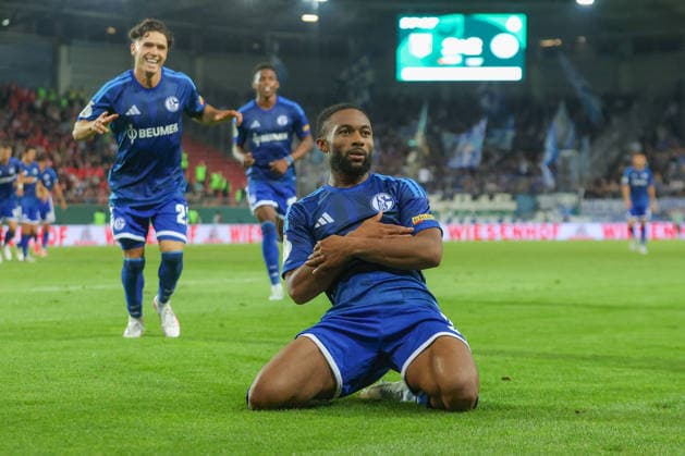 24.08.2026, xtgx, Fussball - DFB Pokal 1.Runde Hallescher FC - FC Schalke 04 emspor, v.l. Moussa Sylla (Schalke, 9) Jubel, Torjubel, jubelt ueber das Tor, celebrate the goal, celebration (DFL DFB REGULATIONS PROHIBIT ANY USE OF PHOTOGRAPHS as IMAGE SEQUENCES and or QUASI-VIDEO) Halle (Saale) *** August 24, 2026, xtgx, Soccer DFB Cup 1st Round Hallescher FC vs. FC Schalke 04 emspor, from left: Moussa Sylla (Schalke), 9 celebrating, Goal celebration, celebrating the goal, DFL DFB REGULATIONS PROHIBIT ANY USE OF PHOTOGRAPHS AS IMAGE SEQUENCES AND OR QUASI-VIDEO Halle Saale