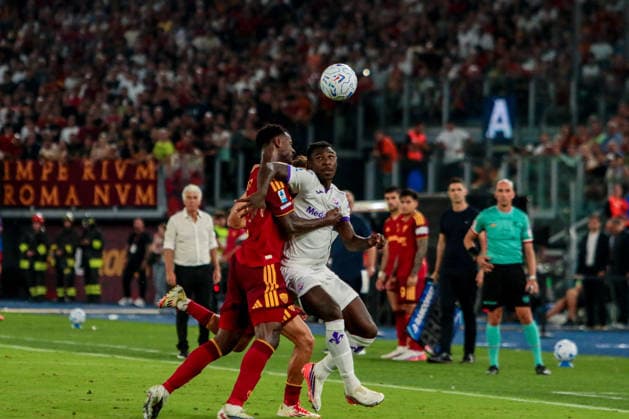 IPA87773942 - Evan Ndicka of AS Roma and Moise Kean of ACF Fiorentina during the AS Roma vs. ACF Fiorentina Italian Serie A soccer match in Rome, Italy, on August 24, 2026  Copyright: xRaffaelexConti IPAxSportx xx 87773942