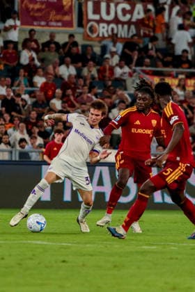 IPA87773803 - Franco Mastantuono of ACF Fiorentina and Manu Kone of AS Roma during the AS Roma vs. ACF Fiorentina Italian Serie A soccer match in Rome, Italy, on August 24, 2026  Copyright: xRaffaelexConti IPAxSportx xx 87773803