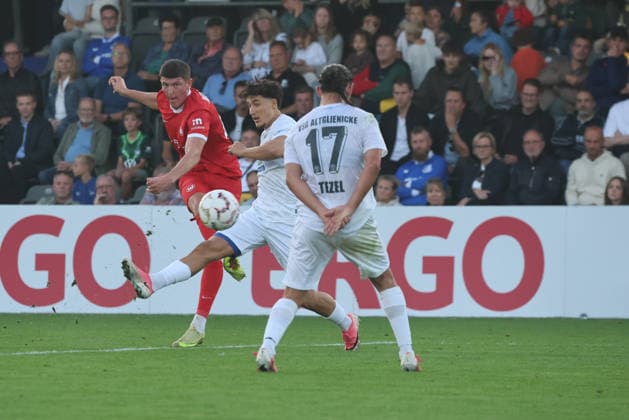 BERLIN, GERMANY - AUGUST 24: Alessio Besio (Wolfsburg, 23) shoots at the goal against Ogulcan Tezel (VSG Altglienicke, 17), during the DFB Cup DFB Pokal match (Round 1) between DFB-Pokal: VSG Altglienicke - VfL Wolfsburg at Stadion auf dem Wurfplatz (Amateurstadion im Olympiapark) on August 24, 2026 in Berlin, Germany. DFL REGULATIONS PROHIBIT ANY USE OF PHOTOGRAPHS AS IMAGE SEQUENCES AND OR QUASI-VIDEO. Berlin Germany Copyright: xO.Frankex
