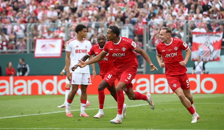 24.08.2026, xfsx, Herren, Fussball, Saison 2026 2027, DFB-Pokal, 1. Hauptrunde: FC Wuerzburger Kickers - 1. FC Koeln v.li.: Jahmai Simpson-Pusey (1. FC Koeln), David Kinsombi (FC Wuerzburger Kickers), David Abrangao (FC Wuerzburger Kickers), Leo Eberle (FC Wuerzburger Kickers) mit Torjubel, celebrate the goal, goal celebration, Jubel ueber das Tor zum 1:0 Wuerzburg AKON ARENA Bayern Deutschland *** August 24, 2026, xfsx, Men s, Soccer, 2026–2027 Season, DFB Cup, First Round: FC Würzburg Kickers 1 – 1 FC Cologne (Jahmai Simpson Pusey scores for FC Cologne), David Kinsombi, FC Würzburger Kickers; David Abrangao, FC Würzburger Kickers; Leo Eberle, FC Würzburger Kickers, celebrating the goal; goal celebration; celebrating the 1–0 goal, Würzburg, AKON ARENA, Bavaria, Germany
