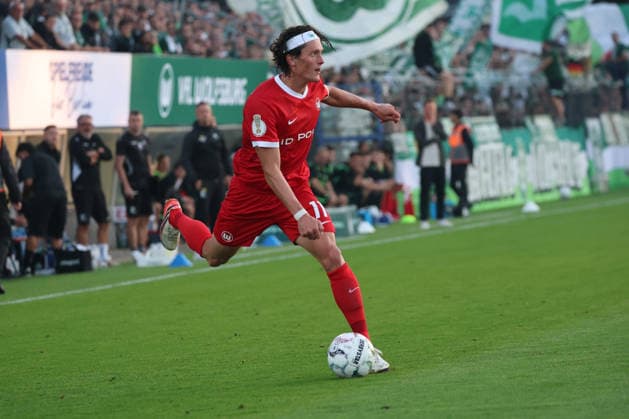 BERLIN, GERMANY - AUGUST 24: Fabian Reese (Wolfsburg, 11) controls the ball, during the DFB Cup DFB Pokal match (Round 1) between DFB-Pokal: VSG Altglienicke - VfL Wolfsburg at Stadion auf dem Wurfplatz (Amateurstadion im Olympiapark) on August 24, 2026 in Berlin, Germany. DFL REGULATIONS PROHIBIT ANY USE OF PHOTOGRAPHS AS IMAGE SEQUENCES AND OR QUASI-VIDEO. Berlin Germany Copyright: xO.Frankex