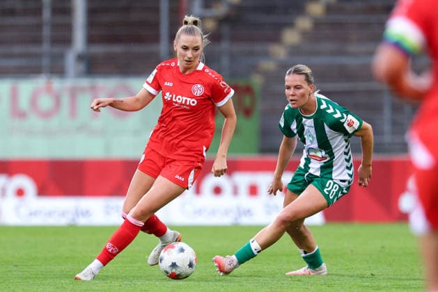 v.li.: Chiara Bouziane (1. FSV Mainz 05, 10) und Juliane Wirtz (SV Werder Bremen, 28) im Zweikampf, Duell, Dynamik, Aktion, Action, Spielszene, DIE DFB-RICHTLINIEN UNTERSAGEN JEGLICHE NUTZUNG VON FOTOS ALS SEQUENZBILDER UND ODER VIDEOÄHNLICHE FOTOSTRECKEN. DFB REGULATIONS PROHIBIT ANY USE OF PHOTOGRAPHS AS IMAGE SEQUENCES AND OR QUASI-VIDEO., 24.08.2026, Mainz (Deutschland), Fussball, Google Pixel Frauen-Bundesliga, 1. FSV Mainz 05 - SV Werder Bremen *** From left: Chiara Bouziane (1, FSV Mainz 05), 10, and Juliane Wirtz (SV Werder Bremen, 28) in a one-on-one battle, duel, dynamic moment, action, game scene, DFB REGULATIONS PROHIBIT ANY USE OF PHOTOGRAPHS AS SEQUENCE IMAGES AND OR VIDEO-LIKE PHOTO SERIES DFB REGULATIONS PROHIBIT ANY USE OF PHOTOGRAPHS AS IMAGE SEQU, August 24, 2026, Mainz, Germany, soccer, Google Pixel Women’s Bundesliga, 1 FSV Mainz 05 vs. SV Werder Bremen xobx