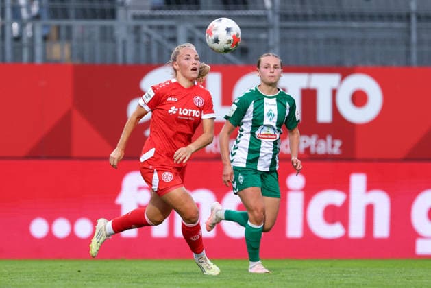 v.li.: Lara Martin (1. FSV Mainz 05, 26) und Chiara D Angelo (SV Werder Bremen, 2) im Zweikampf, Duell, Dynamik, Aktion, Action, Spielszene, DIE DFB-RICHTLINIEN UNTERSAGEN JEGLICHE NUTZUNG VON FOTOS ALS SEQUENZBILDER UND ODER VIDEOÄHNLICHE FOTOSTRECKEN. DFB REGULATIONS PROHIBIT ANY USE OF PHOTOGRAPHS AS IMAGE SEQUENCES AND OR QUASI-VIDEO., 24.08.2026, Mainz (Deutschland), Fussball, Google Pixel Frauen-Bundesliga, 1. FSV Mainz 05 - SV Werder Bremen *** From left: Lara Martin (1, FSV Mainz 05), 26, and Chiara D Angelo (SV Werder Bremen), 2, in a one-on-one, duel, dynamic moment, action, game scene, DFB REGULATIONS PROHIBIT ANY USE OF PHOTOGRAPHS AS SEQUENCE IMAGES AND OR VIDEO-LIKE PHOTO SERIES, DFB REGULATIONS PROHIBIT ANY USE OF PHOTOGRAPHS AS IMAGE SEQUENCES AND OR QUASI-VIDEO, August 24, 2026, Mainz, Germany, Soccer, Google Pixel Women’s Bundesliga, 1 FSV Mainz 05 vs. SV Werder Bremen xobx