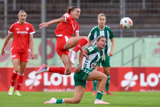 v.li.: Gentiana Fetaj (1. FSV Mainz 05, 7) und Juliane Wirtz (SV Werder Bremen, 28) im Zweikampf, Duell, Dynamik, Aktion, Action, Spielszene, DIE DFB-RICHTLINIEN UNTERSAGEN JEGLICHE NUTZUNG VON FOTOS ALS SEQUENZBILDER UND ODER VIDEOÄHNLICHE FOTOSTRECKEN. DFB REGULATIONS PROHIBIT ANY USE OF PHOTOGRAPHS AS IMAGE SEQUENCES AND OR QUASI-VIDEO., 24.08.2026, Mainz (Deutschland), Fussball, Google Pixel Frauen-Bundesliga, 1. FSV Mainz 05 - SV Werder Bremen *** v li Gentiana Fetaj 1 (FSV Mainz 05), 7, and Juliane Wirtz (SV Werder Bremen), 28, in a one-on-one battle, duel, dynamic moment, action, game scene, DFB REGULATIONS PROHIBIT ANY USE OF PHOTOGRAPHS AS SEQUENCE IMAGES AND OR VIDEO-LIKE PHOTO SERIES DFB REGULATIONS PROHIBIT ANY USE OF PHOTOGRAPHS AS IMAGE SEQU, August 24, 2026, Mainz, Germany, soccer, Google Pixel Women’s Bundesliga, 1 FSV Mainz 05 vs. SV Werder Bremen xobx