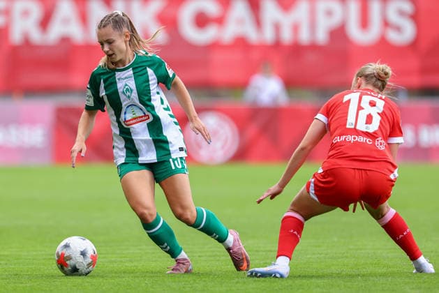 v.li.: Michelle Weiß (SV Werder Bremen, 15) und Paula Flach (1. FSV Mainz 05, 18) im Zweikampf, Duell, Dynamik, Aktion, Action, Spielszene, DIE DFB-RICHTLINIEN UNTERSAGEN JEGLICHE NUTZUNG VON FOTOS ALS SEQUENZBILDER UND ODER VIDEOÄHNLICHE FOTOSTRECKEN. DFB REGULATIONS PROHIBIT ANY USE OF PHOTOGRAPHS AS IMAGE SEQUENCES AND OR QUASI-VIDEO., 24.08.2026, Mainz (Deutschland), Fussball, Google Pixel Frauen-Bundesliga, 1. FSV Mainz 05 - SV Werder Bremen *** From left: Michelle Weiß (SV Werder Bremen, 15) and Paula Flach (1 FSV Mainz 05, 18) in a one-on-one battle, duel, dynamic moment, action, game scene, DFB REGULATIONS PROHIBIT ANY USE OF PHOTOGRAPHS AS SEQUENCE IMAGES AND OR VIDEO-LIKE PHOTO SERIES DFB REGULATIONS PROHIBIT ANY USE OF PHOTOGRAPHS AS SEQUENCEENCES AND OR QUASI-VIDEO, August 24, 2026, Mainz, Germany, soccer, Google Pixel Women’s Bundesliga, 1. FSV Mainz 05 vs. SV Werder Bremen xobx