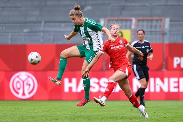 v.li.: Michelle Ulbrich (SV Werder Bremen, 5) und Saskia Matheis (1. FSV Mainz 05, 19) im Zweikampf, Duell, Dynamik, Aktion, Action, Spielszene, DIE DFB-RICHTLINIEN UNTERSAGEN JEGLICHE NUTZUNG VON FOTOS ALS SEQUENZBILDER UND ODER VIDEOÄHNLICHE FOTOSTRECKEN. DFB REGULATIONS PROHIBIT ANY USE OF PHOTOGRAPHS AS IMAGE SEQUENCES AND OR QUASI-VIDEO., 24.08.2026, Mainz (Deutschland), Fussball, Google Pixel Frauen-Bundesliga, 1. FSV Mainz 05 - SV Werder Bremen *** From left: Michelle Ulbrich (SV Werder Bremen, 5) and Saskia Matheis (1, FSV Mainz 05, 19) in a one-on-one, duel, dynamic moment, action, game scene, DFB REGULATIONS PROHIBIT ANY USE OF PHOTOGRAPHS AS SEQUENCE IMAGES AND OR VIDEO-LIKE PHOTO SERIES DFB REGULATIONS PROHIBIT ANY USE OF PHOTOGRAPHS AS IMAGE SEQUENCES AND OR QUASI-VIDEO, August 24, 2026, Mainz, Germany, soccer, Google Pixel Women’s Bundesliga, 1. FSV Mainz 05 vs. SV Werder Bremen xobx