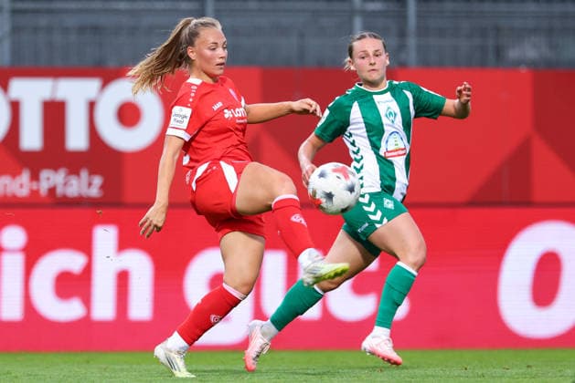 v.li.: Lara Martin (1. FSV Mainz 05, 26) und Chiara D Angelo (SV Werder Bremen, 2) im Zweikampf, Duell, Dynamik, Aktion, Action, Spielszene, DIE DFB-RICHTLINIEN UNTERSAGEN JEGLICHE NUTZUNG VON FOTOS ALS SEQUENZBILDER UND ODER VIDEOÄHNLICHE FOTOSTRECKEN. DFB REGULATIONS PROHIBIT ANY USE OF PHOTOGRAPHS AS IMAGE SEQUENCES AND OR QUASI-VIDEO., 24.08.2026, Mainz (Deutschland), Fussball, Google Pixel Frauen-Bundesliga, 1. FSV Mainz 05 - SV Werder Bremen *** From left: Lara Martin (1, FSV Mainz 05), 26, and Chiara D Angelo (SV Werder Bremen), 2, in a one-on-one, duel, dynamic moment, action, game scene, DFB REGULATIONS PROHIBIT ANY USE OF PHOTOGRAPHS AS SEQUENCE IMAGES AND OR VIDEO-LIKE PHOTO SERIES DFB REGULATIONS PROHIBIT ANY USE OF PHOTOGRAPHS AS IMAGE SEQUENCES AND OR QUASI-VIDEO, August 24, 2026, Mainz, Germany, soccer, Google Pixel Women’s Bundesliga, 1 FSV Mainz 05 vs. SV Werder Bremen xobx