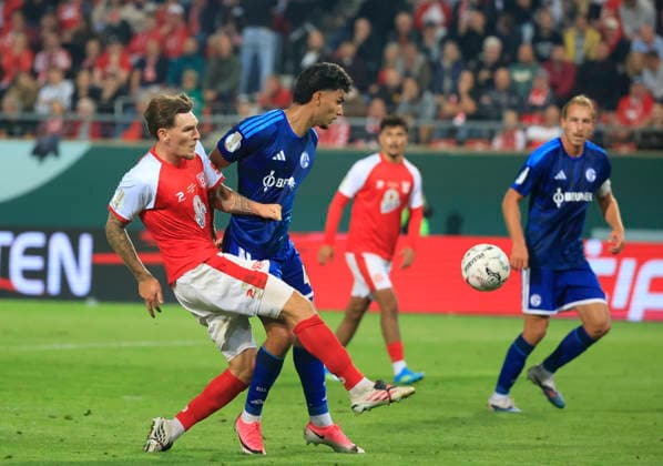 240826 Halle Saale Sachsen Anhalt Fußball Hallescher FC Halle HFC Regionalliga Nordost 4. Liga Männer Saison 2026 2027 HFC Torschütze Niclas Stierlin (Hallescher FC) Mertcan Ayhan (Schalke 04) *** 240826 Halle, Saale, Saxony-Anhalt; Sports; Soccer; Hallescher FC Halle (HFC); Northeast Regional League (4th Division); Men s; 2026–2027 Season; HFC Goal Scorer Niclas Stierlin; Hallescher FC; Mertcan Ayhan; Schalke 04