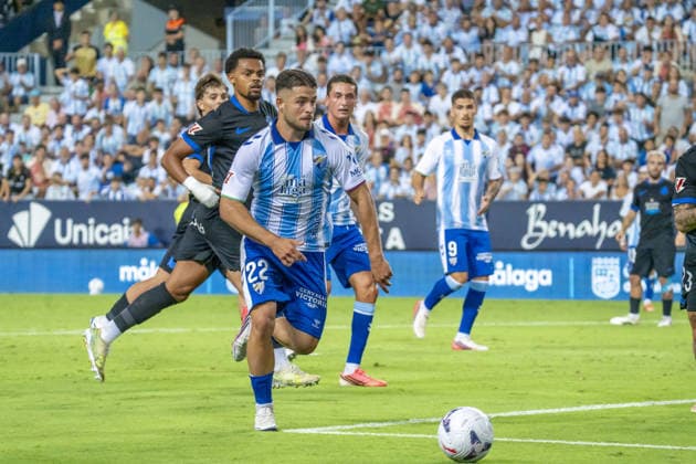 MALAGA, SPAIN - AUGUST 24: Dani Lorenzo (N22) with the ball during La Liga match between Malaga and Deportivo de la Coruna at the Estadio de la Rosaleda on the 24th of august, 2026 in Malaga, Spain  Copyright: xAndresxLopezxSheridanxx xSPPx Sportspressphoto_SPR215235