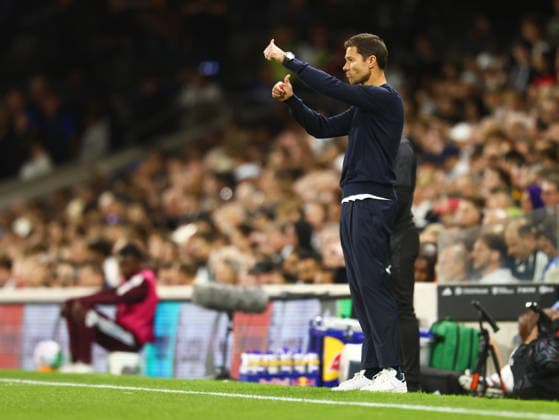 Fulham v Chelsea, English Premier League, Craven Cottage, London, 24 08 2026 Chelsea head coach Xabi Alonso gives a thumbs up from his technical area during the Premier League game against Fulham at Craven Cottage London Craven Cottage London GBR, UK NEWSPAPERS OUT Copyright: xMarkxGreenwoodx