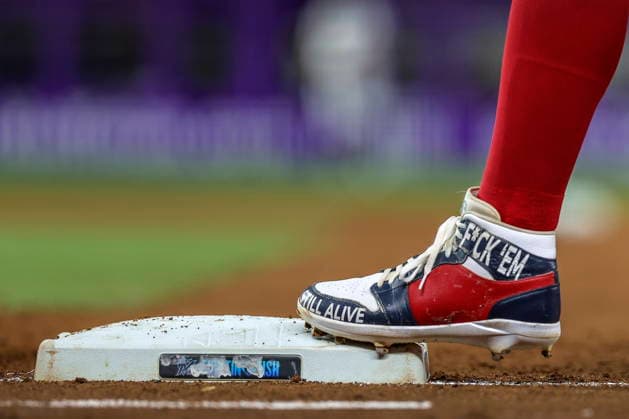 MLB, Baseball Herren, USA - Miami Marlins vs. Boston Red Sox Boston Red Sox left fielder Jarren Duran wears custom shoes during the Major League Baseball (MLB) game between the Miami Marlins and the Boston Red Sox in Miami, Florida, USA, 24 August 2026. MIAMI FLORIDA United States  Copyright: xCRISTOBALxHERRERA-ULASHKEVICHx