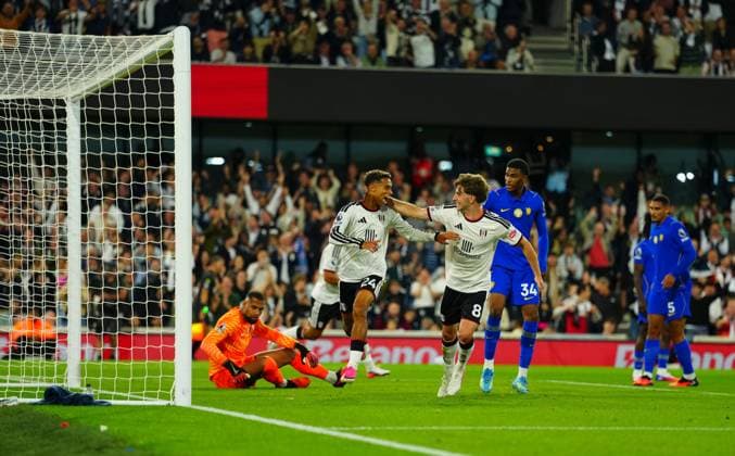 Josh King of Fulham celebrates scoring a goal after making it 1-1 Fulham v Chelsea, Premier League Football, Football, Craven Cottage, London, UK - 24 Aug 2026London Craven Cottage United Kingdom EDITORIAL USE ONLY No use with unauthorised audio, video, data, fixture lists, club league logos or live services. Online in-match use limited to 120 images, no video emulation. No use in betting, games or single club league player publications.  Copyright: xJavierxGarcia Shutterstockx 17114735dg