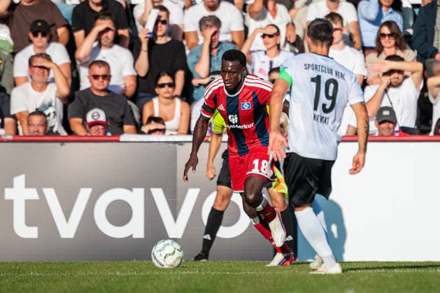 (L-R) Niko Kijewski (SC Verl, 19) im Zweikampf mit Bakery Jatta (Hamburger SV, 18) GER, SC Verl vs. Hamburger SV, Fussball, DFB-Pokal, 1. Runde, Spielzeit 2026 2027, 24.08.2026 DFL Regulations prohibit any use of photographers as image sequences and or quasi-video. GER, SC Verl vs. Hamburger SV, Fussball, DFB-Pokal, 1. Runde, Spielzeit 2026 2027, 24.08.2026 Verl *** L R Niko Kijewski, SC Verl, 19, in a tackle with Bakery Jatta, Hamburger SV, 18, GER, SC Verl vs. Hamburger SV, Soccer, DFB Cup, 1st Round, 2026–2027 season, August 24, 2026 DFL regulations prohibit any use of photographs as image sequences and or quasi-video GER, SC Verl vs. Hamburger SV, soccer, DFB Cup, Round 1, 2026–2027 season, August 24, 2026 Verl Copyright: xEibner-Pressefoto JanxRollingerx EP_JSK