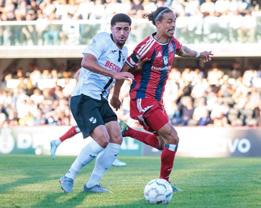 (L-R) Raphael Araoye (SC Verl, 02) im Zweikampf mit Yussuf Poulsen (Hamburger SV, 15) GER, SC Verl vs. Hamburger SV, Fussball, DFB-Pokal, 1. Runde, Spielzeit 2026 2027, 24.08.2026 DFL Regulations prohibit any use of photographers as image sequences and or quasi-video. GER, SC Verl vs. Hamburger SV, Fussball, DFB-Pokal, 1. Runde, Spielzeit 2026 2027, 24.08.2026 Verl *** L R Raphael Araoye (SC Verl), No. 02, in a tackle with Yussuf Poulsen (Hamburger SV), No. 15, GER, SC Verl vs. Hamburger SV, Soccer, DFB Cup, 1st Round, 2026–2027 season, August 24, 2026 DFL regulations prohibit any use of photographers images as image sequences and or quasi-video GER, SC Verl vs. Hamburger SV, Soccer, DFB Cup, Round 1, 2026–2027 season, August 24, 2026 Verl Copyright: xEibner-Pressefoto JanxRollingerx EP_JSK