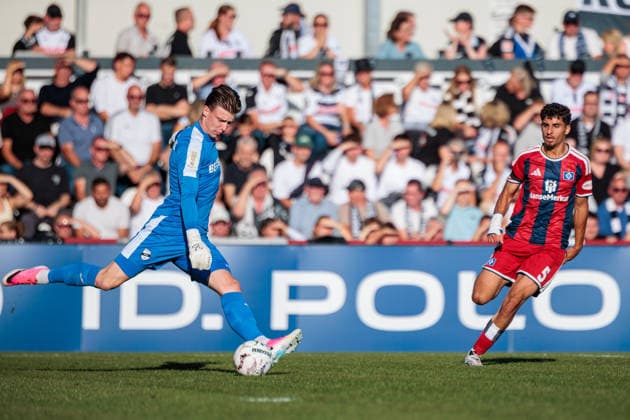 (L-R) Timo Schlieck (SC Verl, 01), Martin Adeline (Hamburger SV, 05) GER, SC Verl vs. Hamburger SV, Fussball, DFB-Pokal, 1. Runde, Spielzeit 2026 2027, 24.08.2026 DFL Regulations prohibit any use of photographers as image sequences and or quasi-video. GER, SC Verl vs. Hamburger SV, Fussball, DFB-Pokal, 1. Runde, Spielzeit 2026 2027, 24.08.2026 Verl *** L R Timo Schlieck SC Verl, 01, Martin Adeline Hamburger SV, 05 GER, SC Verl vs. Hamburger SV, Soccer, DFB Cup, 1st Round, 2026–2027 Season, August 24, 2026 DFL regulations prohibit any use of photographs as image sequences and or quasi-video GER, SC Verl vs. Hamburger SV, Soccer, DFB Cup, Round 1, 2026–2027 season, August 24, 2026 Verl Copyright: xEibner-Pressefoto JanxRollingerx EP_JSK