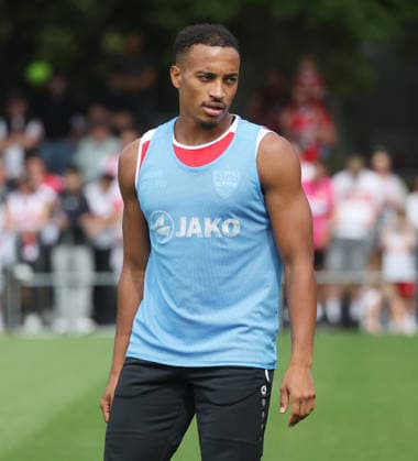 Stuttgart , Fußball Training VfB Stuttgart , Jamie Leweling *** Stuttgart, VfB Stuttgart Soccer Practice, Jamie Leweling