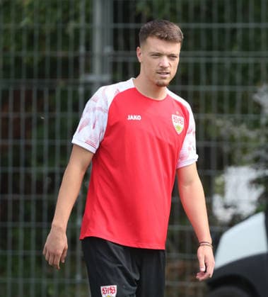 Stuttgart , Fußball Training VfB Stuttgart , Dzenan Pejcinovic *** Stuttgart, VfB Stuttgart Soccer Practice, Dzenan Pejcinovic