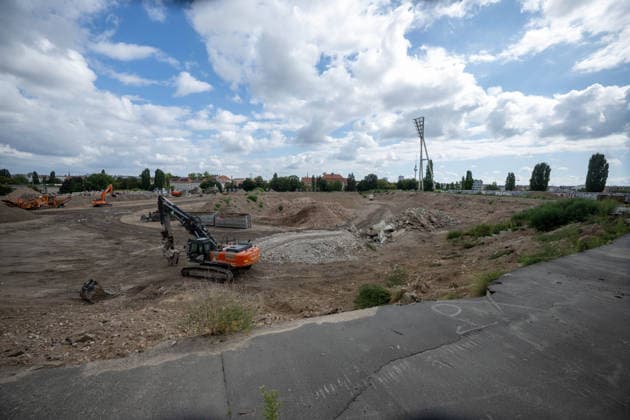 Fußball Saison 2026 2027, Presserundgang im Friedrich-Ludwig-Jahn-Sportpark, der zu einem inklusiven Sportpark ausgebaut wird, im Bild: Übersicht, 24.08. 2026, *** Soccer, 2026–2027 Season, Press tour of the Friedrich Ludwig Jahn Sports Park, which is being expanded into an inclusive sports park; overview shown in the photo, August 24, 2026, Copyright: xMatthiasxKochx