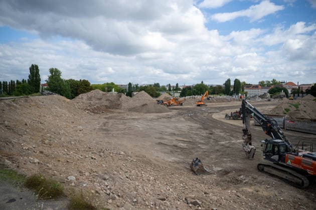 Fußball Saison 2026 2027, Presserundgang im Friedrich-Ludwig-Jahn-Sportpark, der zu einem inklusiven Sportpark ausgebaut wird, im Bild: Übersicht, 24.08. 2026, *** Soccer, 2026–2027 Season, Press tour of the Friedrich Ludwig Jahn Sports Park, which is being expanded into an inclusive sports park; overview shown in the photo, August 24, 2026, Copyright: xMatthiasxKochx