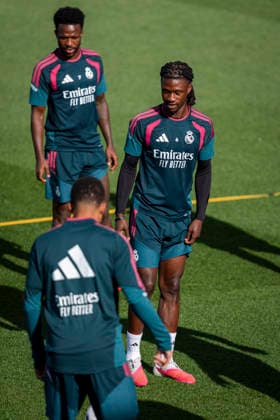 Real Madrid training session Eduardo Camavinga of Real Madrid CF (R) is seen training with his teammates during the training session ahead of their LaLiga EA Sports football match against Real Sociedad at Ciudad Real Madrid on August 25, 2026 in Madrid, Spain. Madrid Ciudad Real Madrid Madrid Spain Copyright: xAlbertoxGardinx AGardin_20260825_Foot_Rea_Mad_Tra_0099
