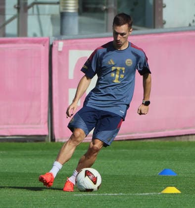 24.08.2026, FC Bayern Training, Fussball Muenchen, im Bild: Bryan Zaragoza (FC Bayern Muenchen) *** August 24, 2026, FC Bayern Training, Soccer, Munich, Pictured: Bryan Zaragoza, FC Bayern Munich