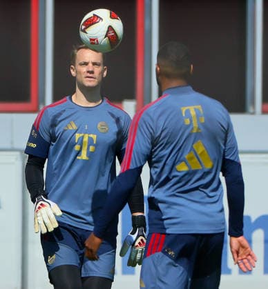 24.08.2026, FC Bayern Training, Fussball Muenchen, im Bild: Manuel Neuer (FC Bayern Muenchen) und Jonathan Tah (FC Bayern Muenchen) *** August 24, 2026, FC Bayern Training, Soccer, Munich; pictured: Manuel Neuer of FC Bayern Munich and Jonathan Tah of FC Bayern Munich
