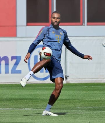 24.08.2026, FC Bayern Training, Fussball Muenchen, im Bild: Jonathan Tah (FC Bayern Muenchen) *** August 24, 2026, FC Bayern Training, Soccer, Munich, Pictured: Jonathan Tah, FC Bayern Munich