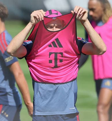 24.08.2026, FC Bayern Training, Fussball Muenchen, im Bild: Konrad Laimer (FC Bayern Muenchen) *** August 24, 2026, FC Bayern Training, Soccer, Munich, Pictured: Konrad Laimer, FC Bayern Munich
