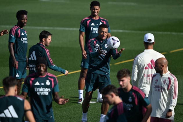 Real Madrid s training session MADRID, SPAIN - AUGUST 25: Vinicius Junior (L), Bernardo SIlva (L 2) and Kylian Mbappe of Real Madrid take part in a training session at the club s Valdebebas training facilities ahead of their La Liga match against Real Sociedad, on August 25, 2026 in Madrid, Spain. Burak Akbulut Anadolu Madrid Spain. Editorial use only. Please get in touch for any other usage.  Copyright: x2026xAnadoluxBurakxAkbulutx