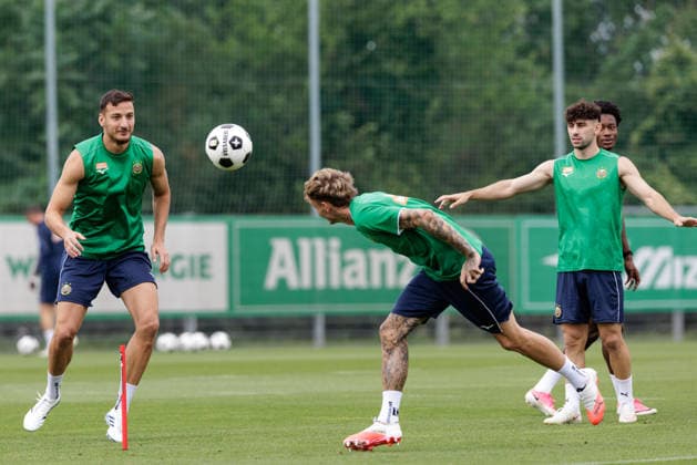 SOCCER - UEFA ECL, Rapid vs Hearts VIENNA,AUSTRIA,25.AUG.26 - SOCCER - UEFA Conference League, play-off, SK Rapid Wien vs Heart of Midlothian FC, preview, training Rapid. Image shows Ercan Kara, Bendeguz Bolla, Yusuf Demir and Moulaye Haidara (Rapid).  GEPAxpictures xArminxRauthner